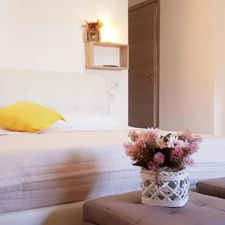 Deluxe Yellow Sea Balconies Bed & Breakfast *