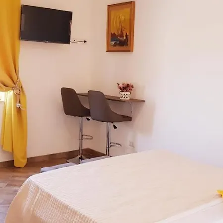 Deluxe Yellow Sea Balconies Bed & Breakfast Otranto
